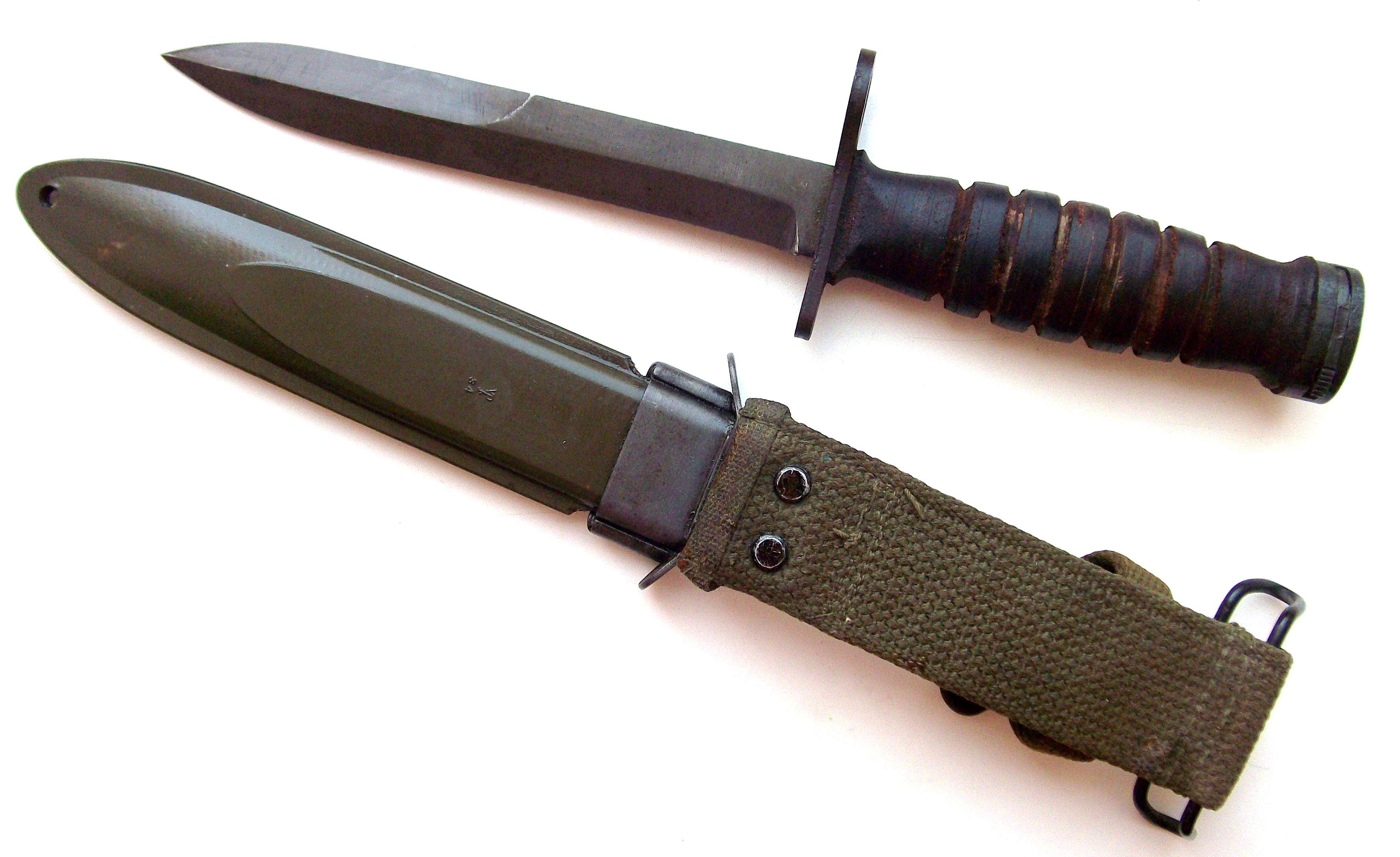 Штык-нож М 4 образца 1944 года производства фирмы Utica Cutlery Co. 